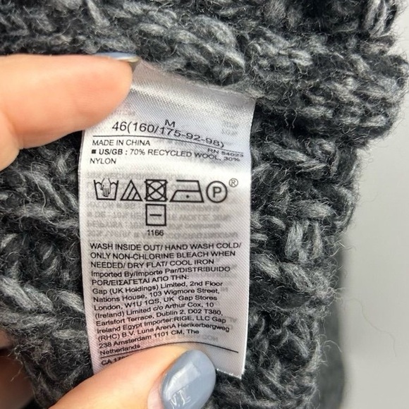 Banana Republic Women’s Gray and Black Blended Wool Cable Knit Sweater Size M - Picture 4 of 10